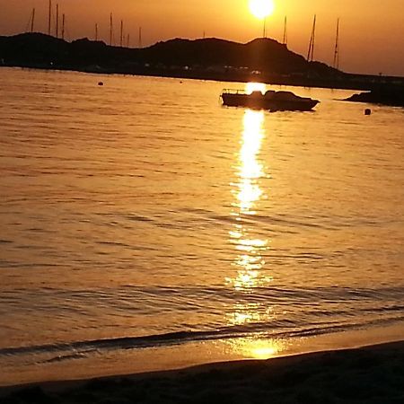 Appartamento Fronte mare attico indipendente ed esclusivo con terrazza panoramica Isola Rossa Esterno foto