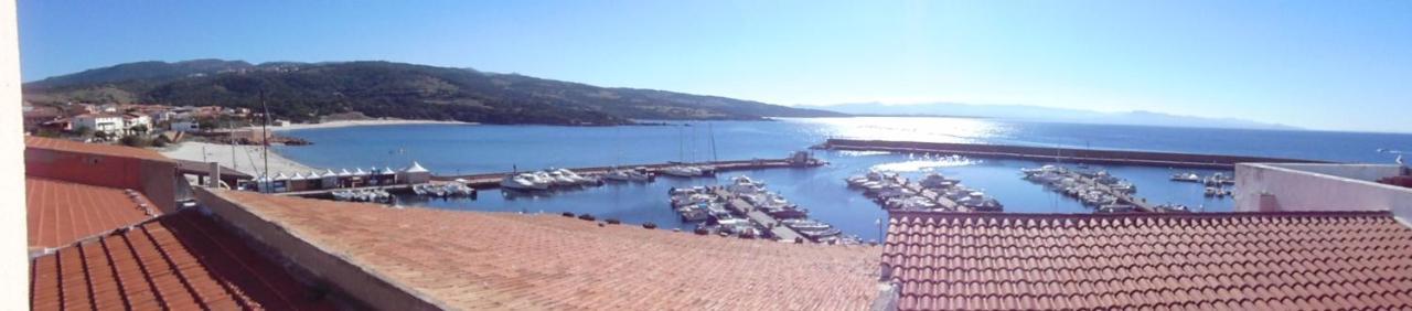 Appartamento Fronte mare attico indipendente ed esclusivo con terrazza panoramica Isola Rossa Esterno foto