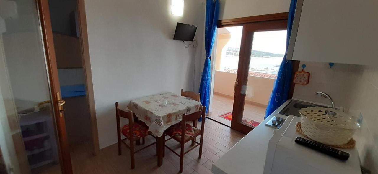 Appartamento Fronte mare attico indipendente ed esclusivo con terrazza panoramica Isola Rossa Esterno foto