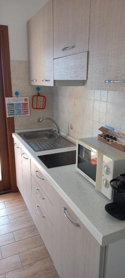 Appartamento Fronte mare attico indipendente ed esclusivo con terrazza panoramica Isola Rossa Esterno foto